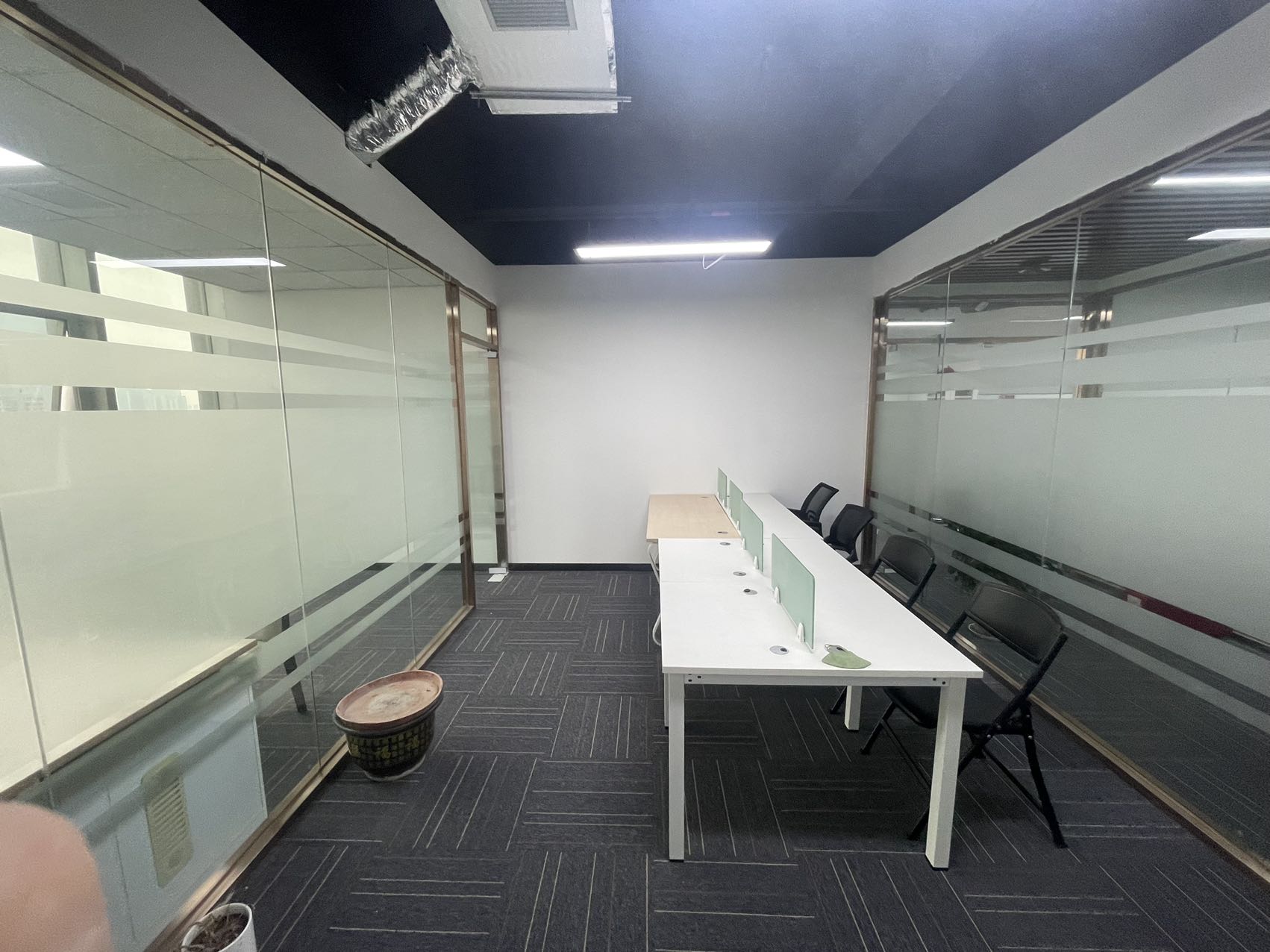 南山桃源地铁站西海明珠78平精装修办公室。