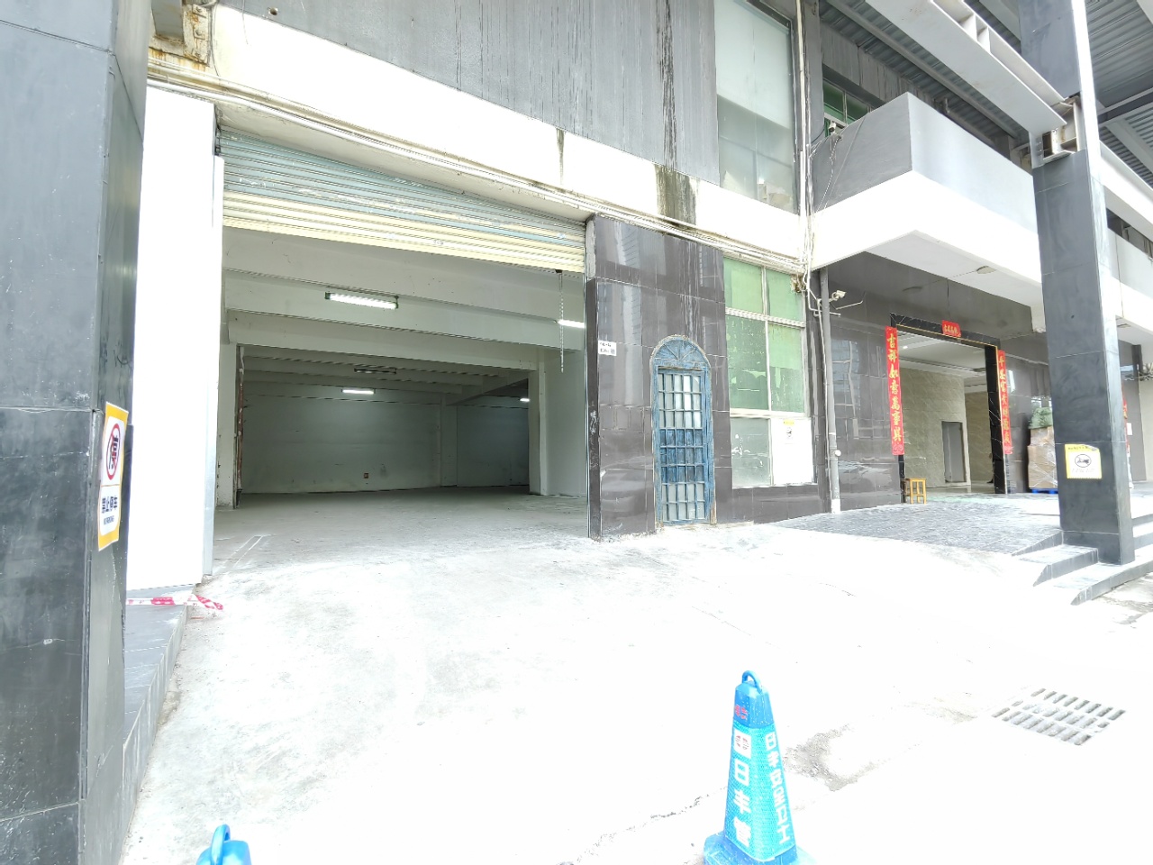 南山西丽大学城地铁口一楼520平，不限制行业仓库、办公研发