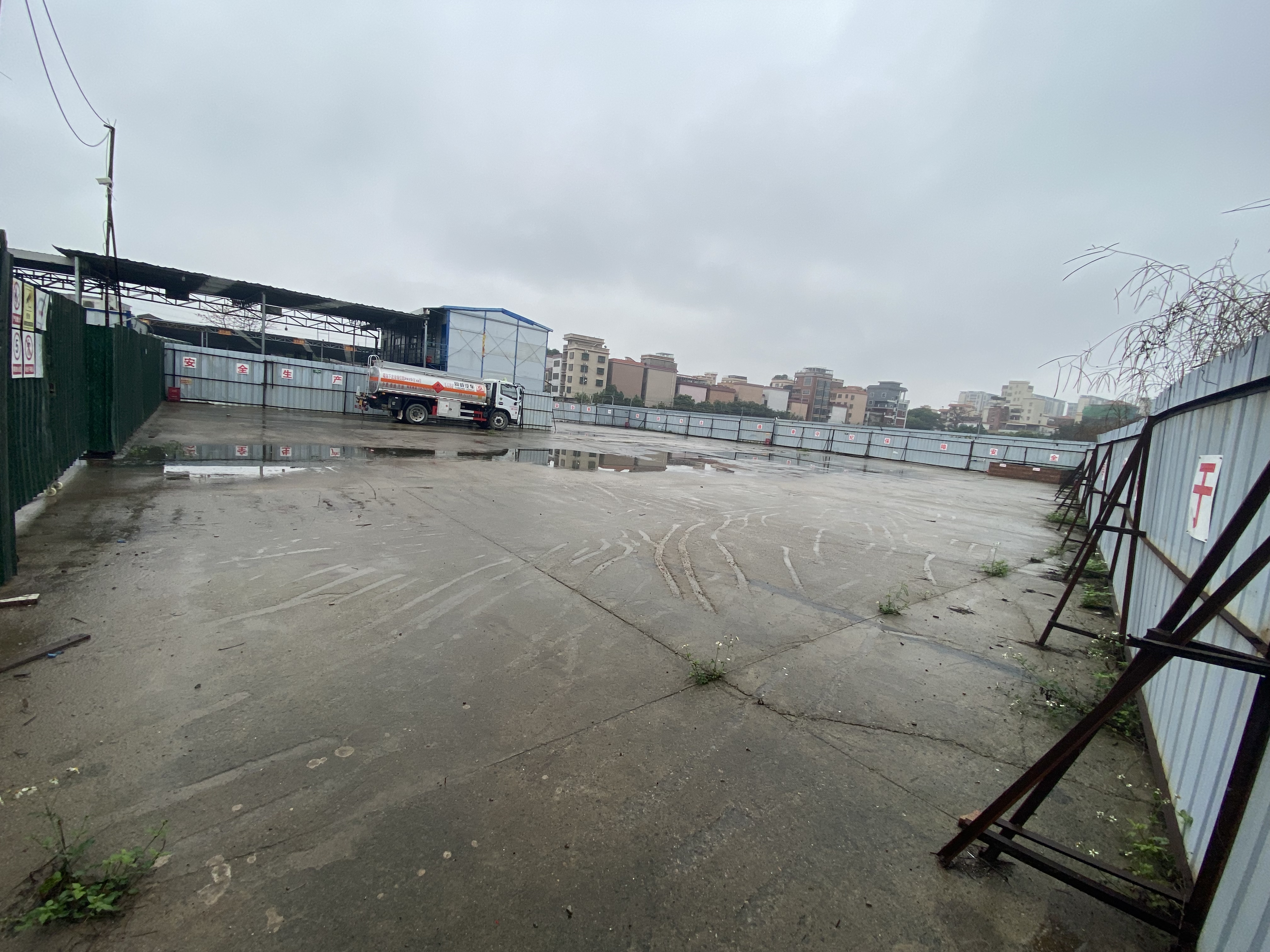 禅城南庄独院空地出租1350平方硬化空地交通方便适合物流堆放2