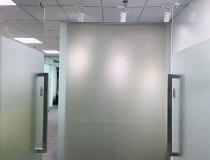 龙华初创办公室80平1+1格局家私空调齐全，拎包办公。