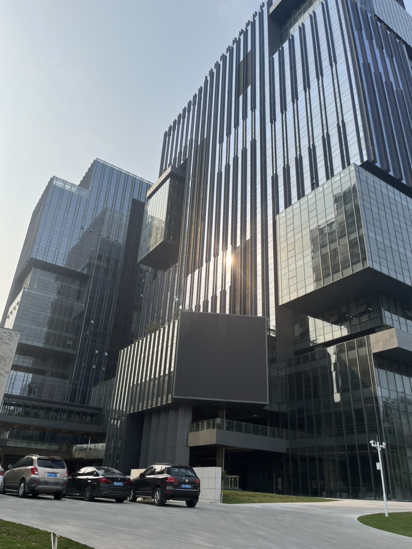 坂田雪象地铁口零距离开发商直租6万平方办公室出租，可以分租！
