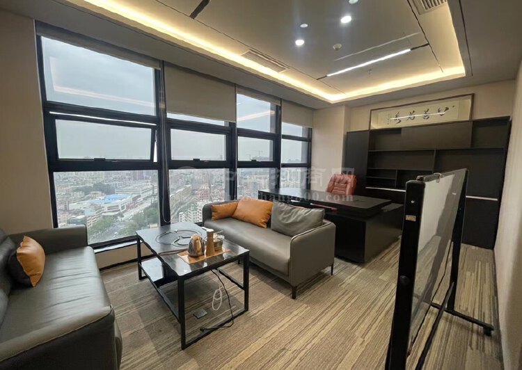 龙华清湖300平4+1格局精装写字楼，带家私空调可拎包办公。5