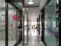 宝安5号线兴东地铁站100米25平开间特价1850全包