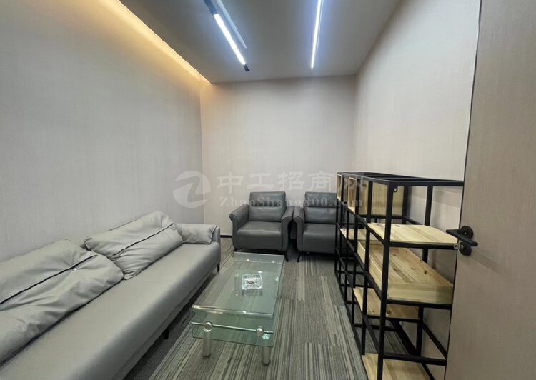 龙华清湖300平4+1格局精装写字楼，带家私空调可拎包办公。7