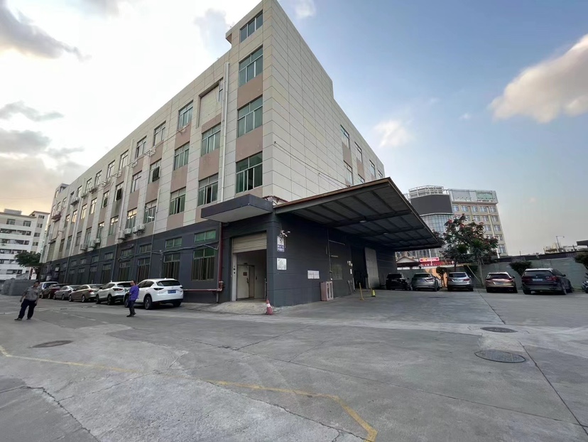 福永和平会展中心旁独院1-4层9600平米厂房仓库出租。