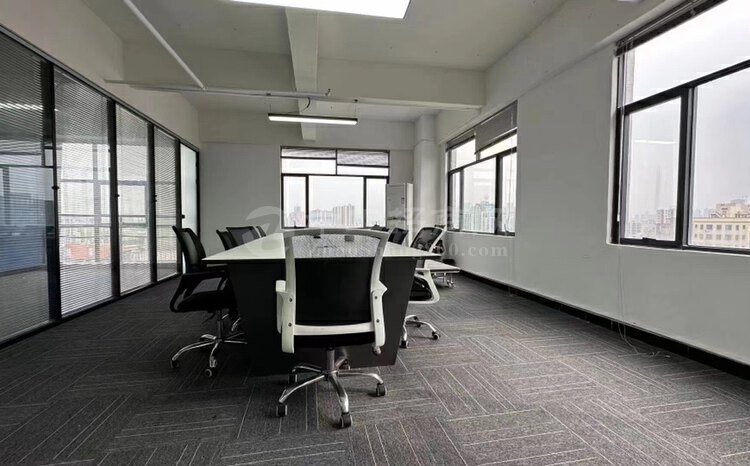 龙华整层1260平精装办公室家私齐全，租到立省50万装修费。