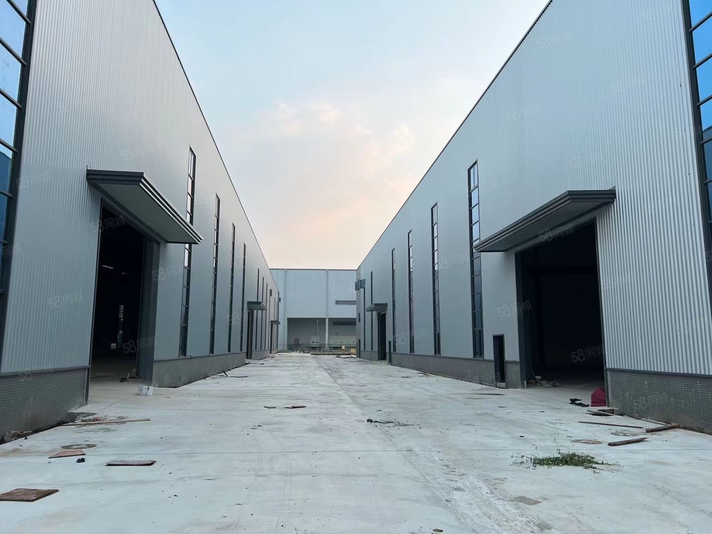 高明明城原房东红本钢结构厂房仓库出租，可分租，空地大，形象好