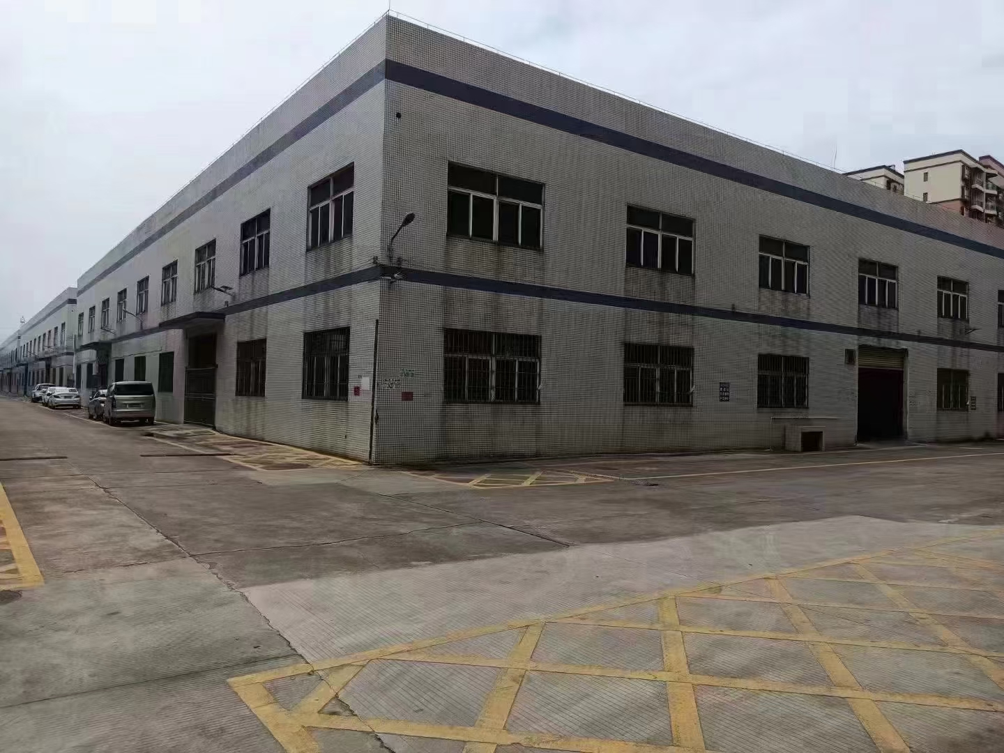 番禺独院工业厂房仓库出租2300平方，证件齐全，可办环评