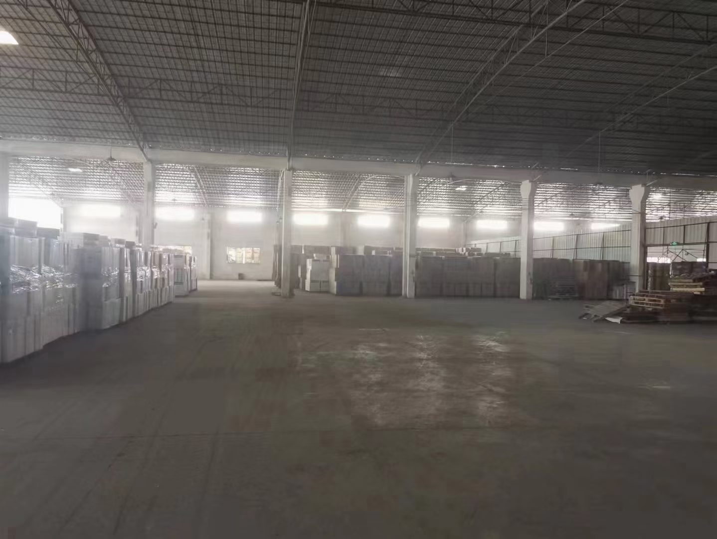 北滘镇新出单一层仓库6500平，门前拖头随便进出，适合各种仓