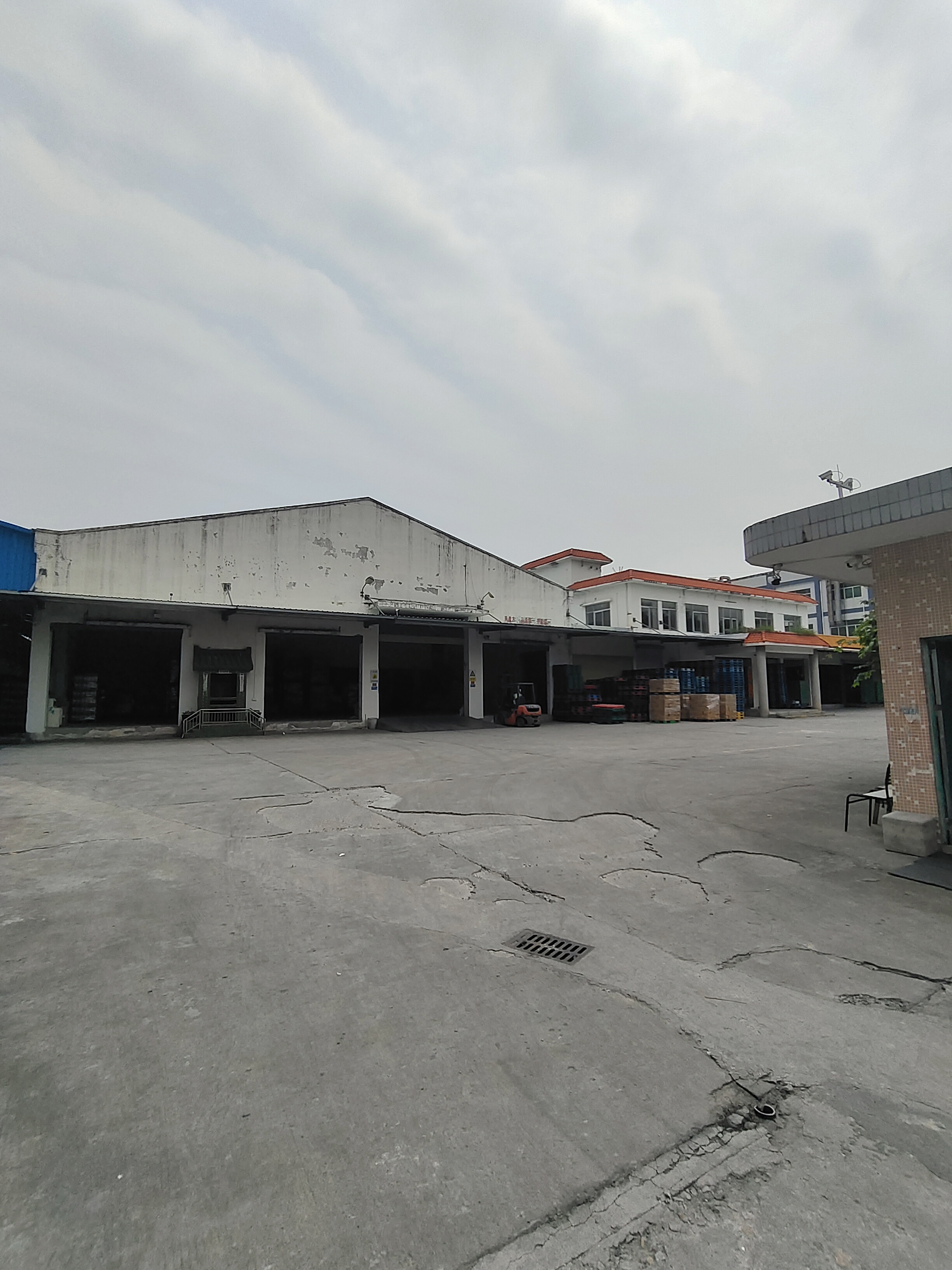 洪梅镇高速出口附近原房东出租独院单一层钢构可做生产可做仓库