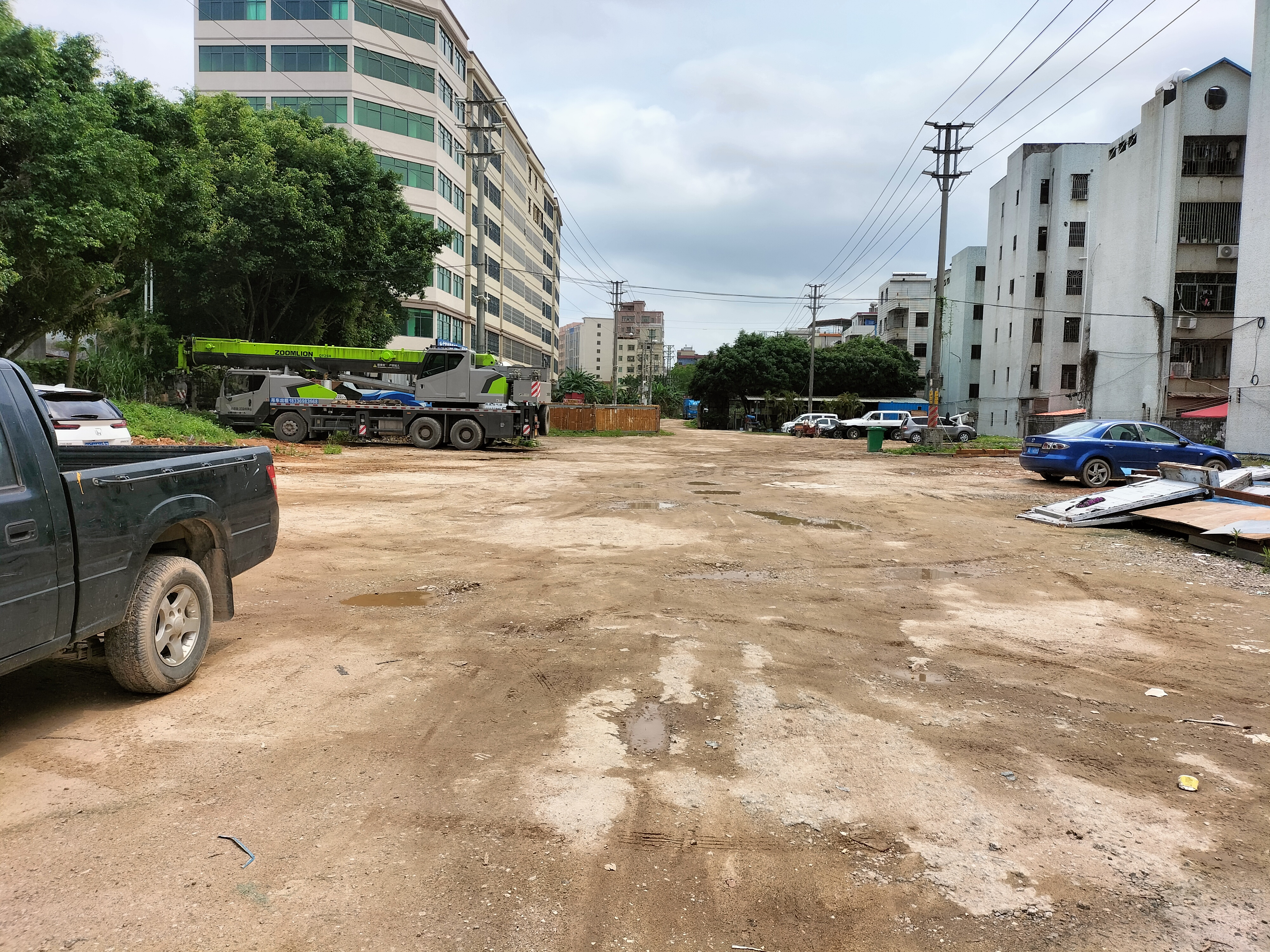 空地4元每平出租，总面积900平1