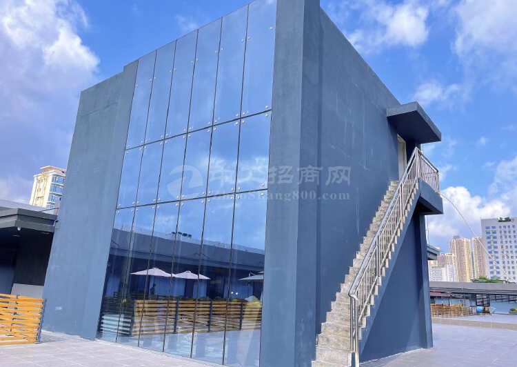 深圳龙华精装小独栋写字楼出租，面积290平。交通便利，水电齐4
