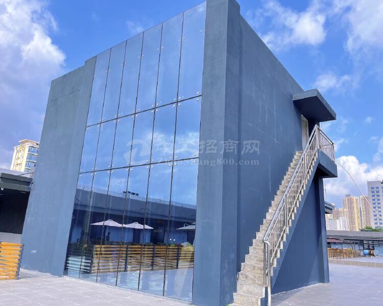 深圳龙华精装小独栋写字楼出租，面积290平。交通便利，水电齐