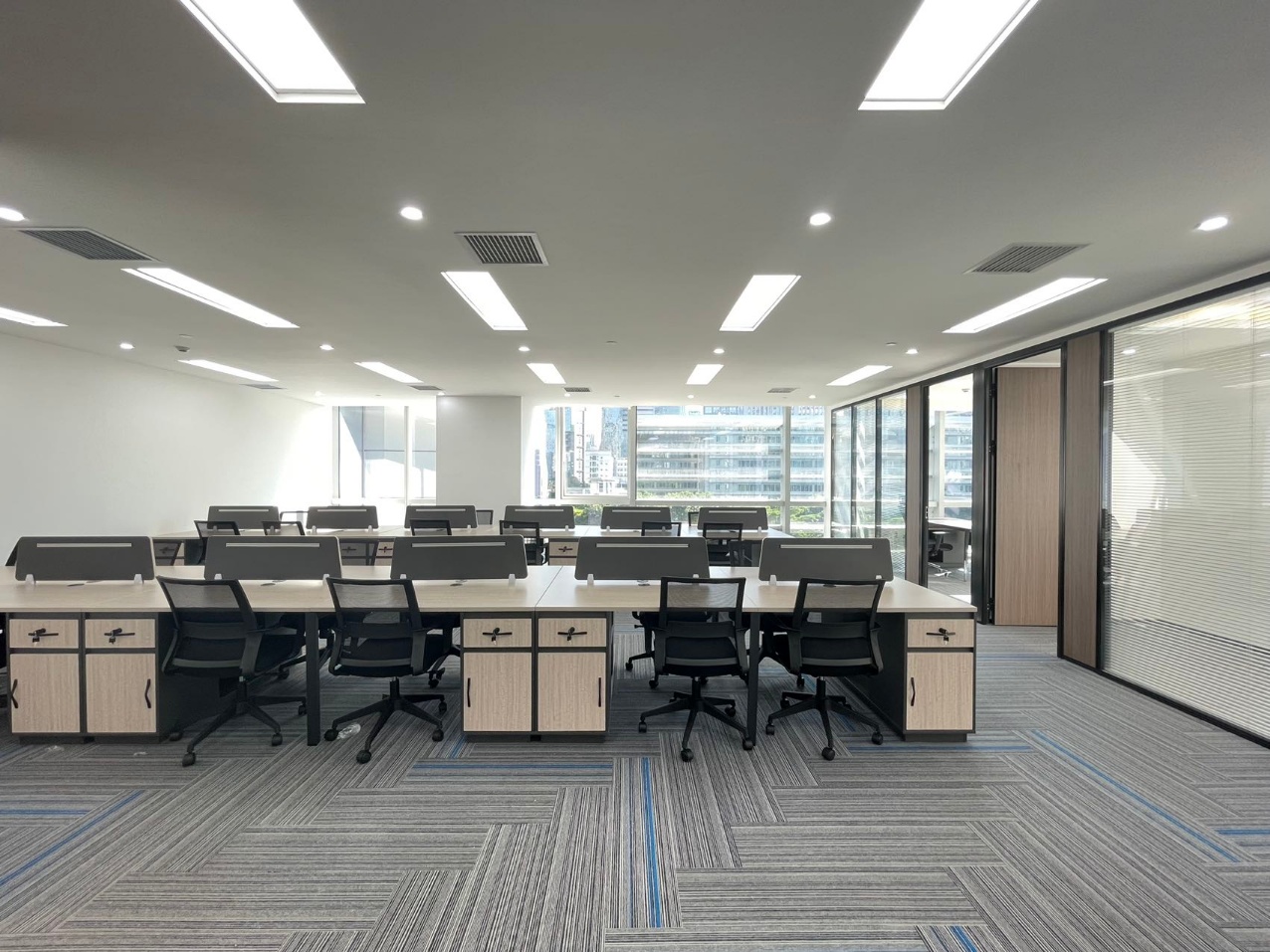 大冲商务中心339平全新装修，带隔间，环境优美，采光好。