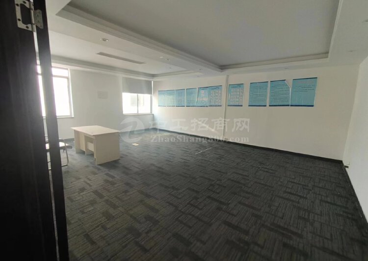东莞市东城街道办公室写字楼出租最小10平方可办公可注册。5