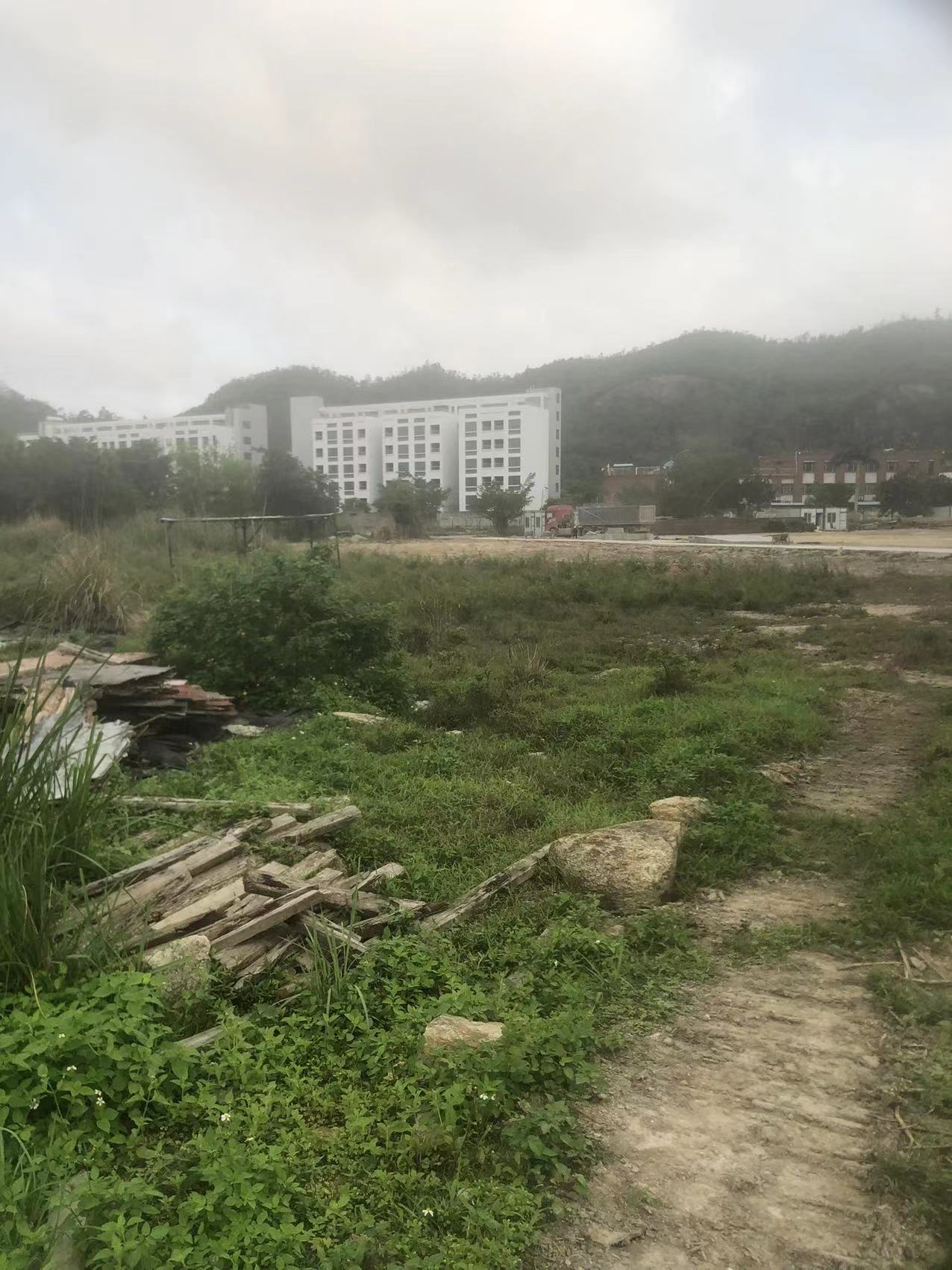 珠海金湾区，工业用地，可以搭建，6块钱含税价3