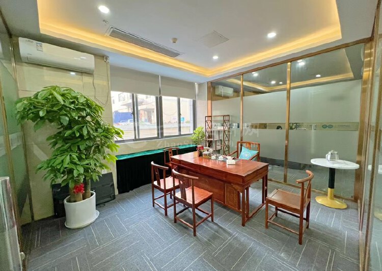 民治地铁口蓝坤大厦半层500平10个隔间全套家私空调办公室6