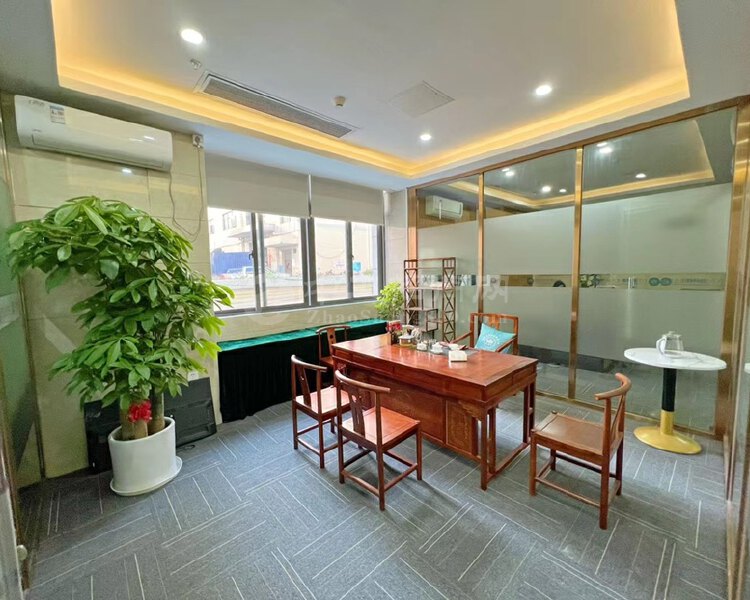 民治地铁口蓝坤大厦半层500平10个隔间全套家私空调办公室