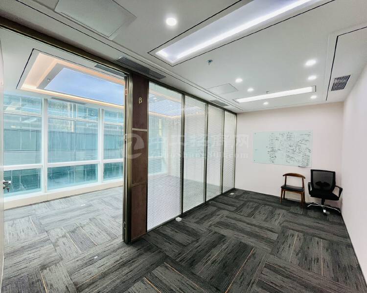 深圳南山海岸城电梯口正南精致小户型办公室出租