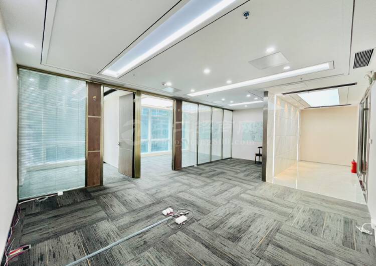 深圳南山海岸城电梯口正南精致小户型办公室出租5