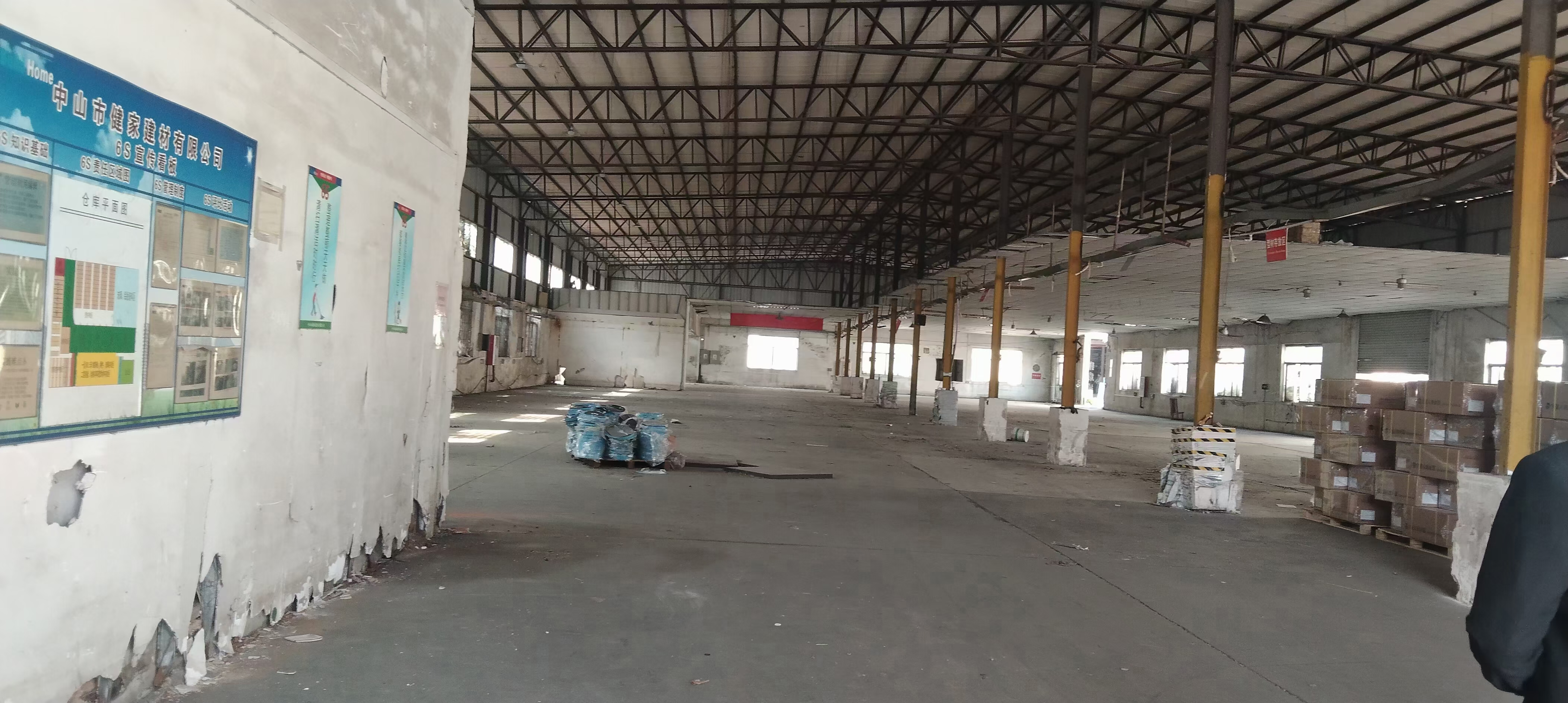 板芙，成熟工业区，新空出单一层可做临时仓库4500平方。