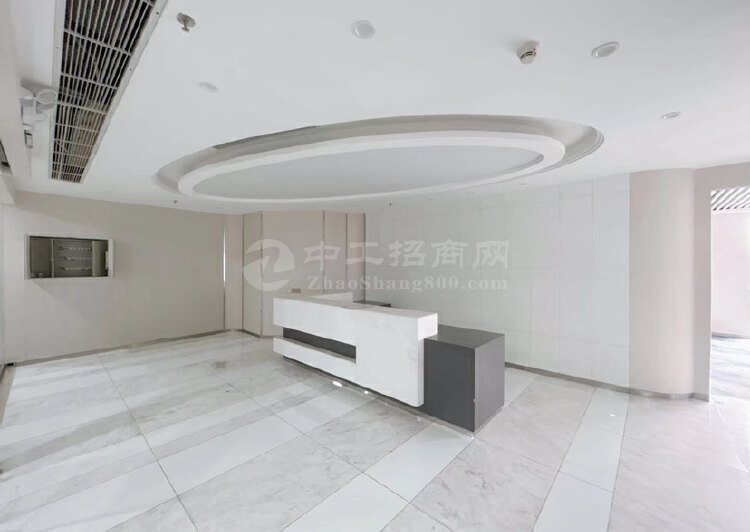 深圳北高楼层三面采光，616平，8个隔间，工区60-70人。5
