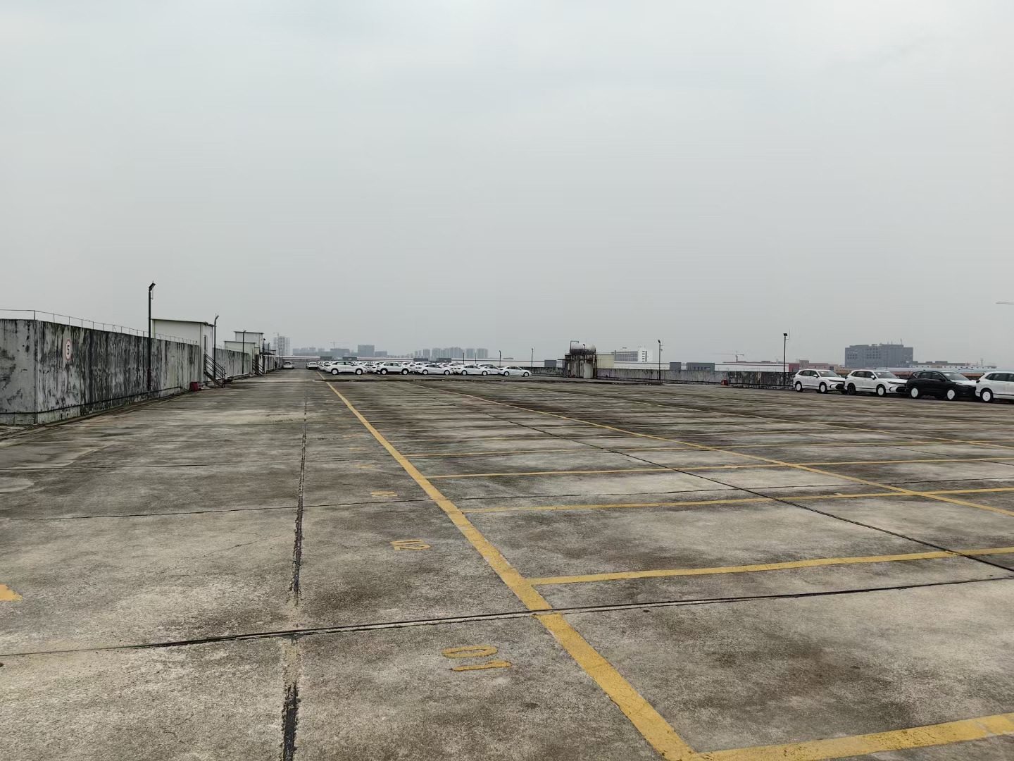 麻涌镇新沙港码头旁国有工业硬化空地5100平可停车堆放等