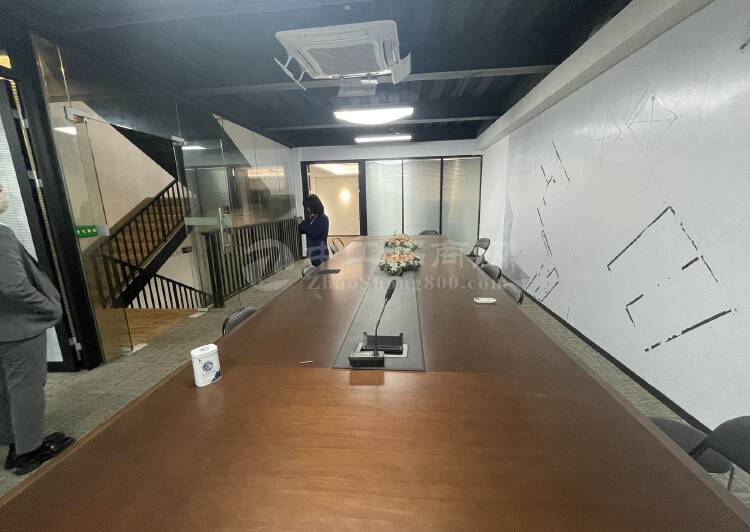 黄埔鱼珠地铁口新出独栋写字楼350平有独立的电梯豪装8