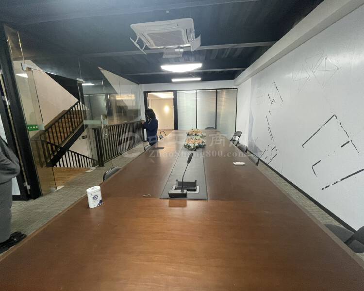 黄埔鱼珠地铁口新出独栋写字楼350平有独立的电梯豪装