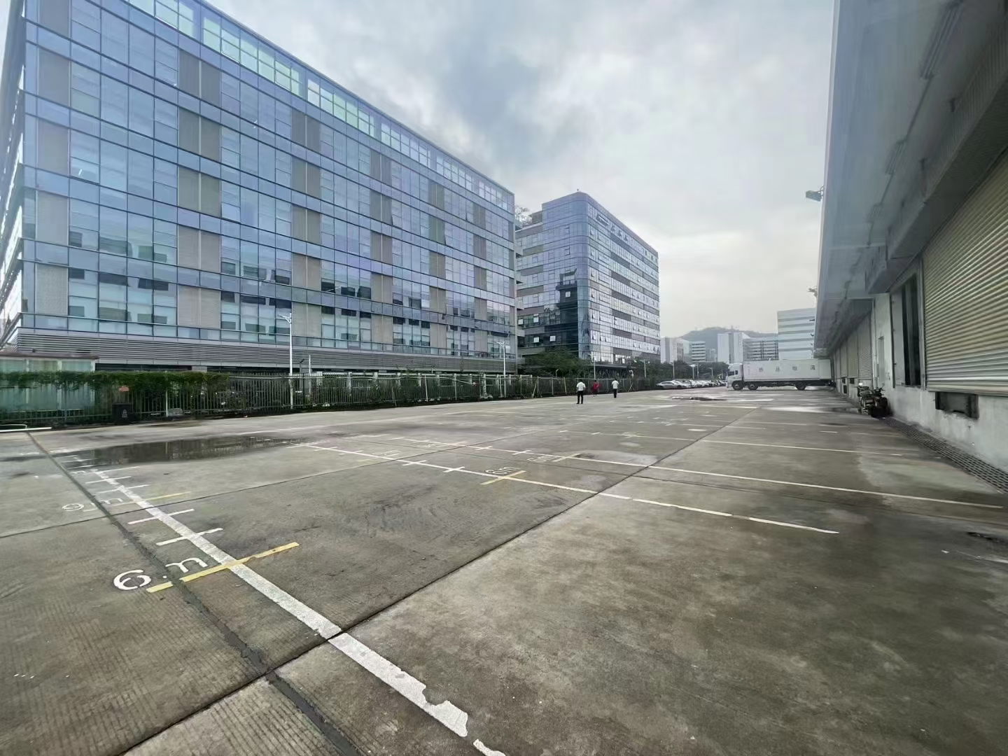 深圳宝安机场1-4层总共36000平独门独院物流仓库出租，