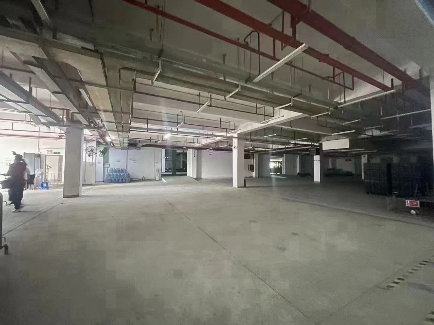 深圳宝安机场1-4层总共36000平独门独院物流仓库双边卸货