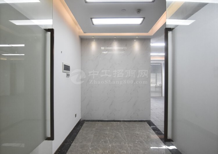 华侨城智慧广场，精装修办公室316平，户型方正采光通透2