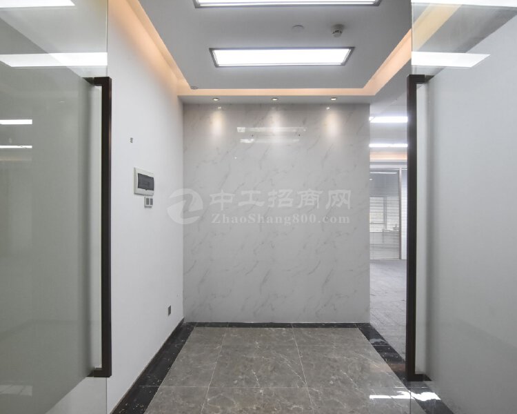 华侨城智慧广场，精装修办公室316平，户型方正采光通透