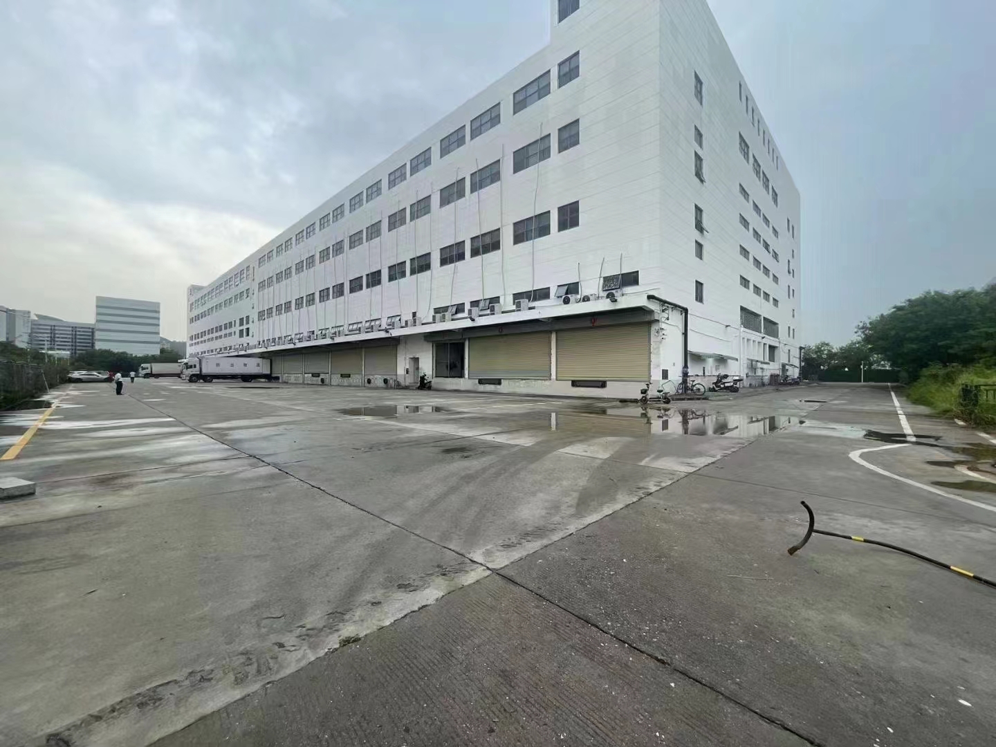 深圳新出高标准物流仓库，整栋36000㎡，每层9000㎡。