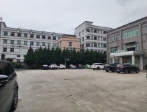 清溪镇工业园二楼1400平米出租，有现成装修办公室，地坪漆