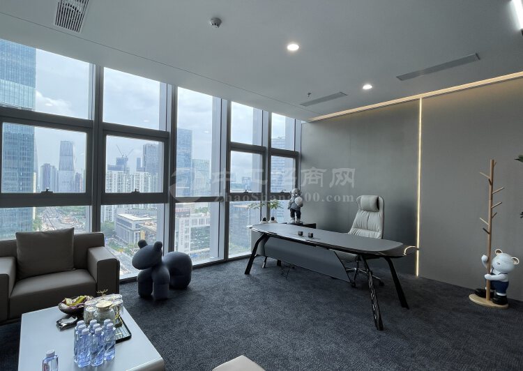 科技园稀缺双阳台豪装办公室900平，大气老板间，配高端家私9