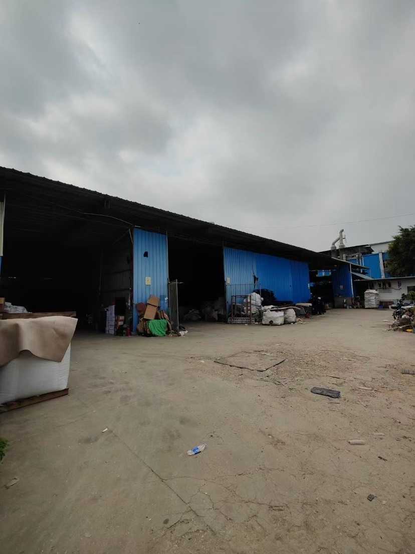 横岗钢结构厂房一格300平米，适合废品仓库等。