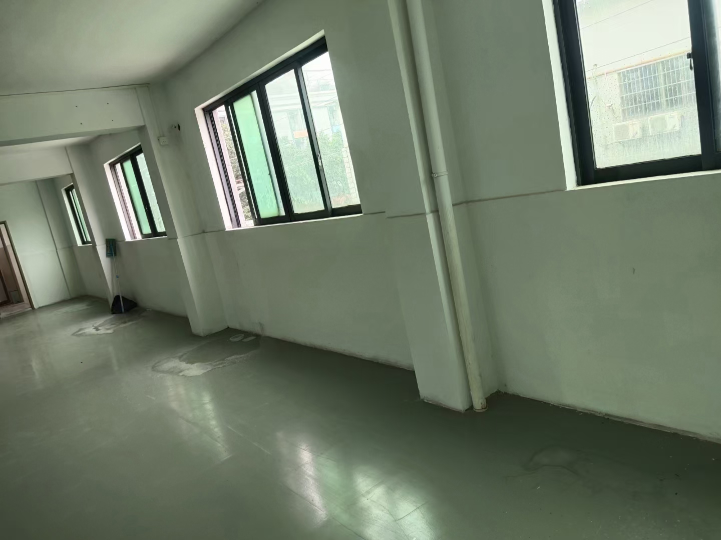 南村员岗地铁口雅景青创空间180方户型招租，大开间，1