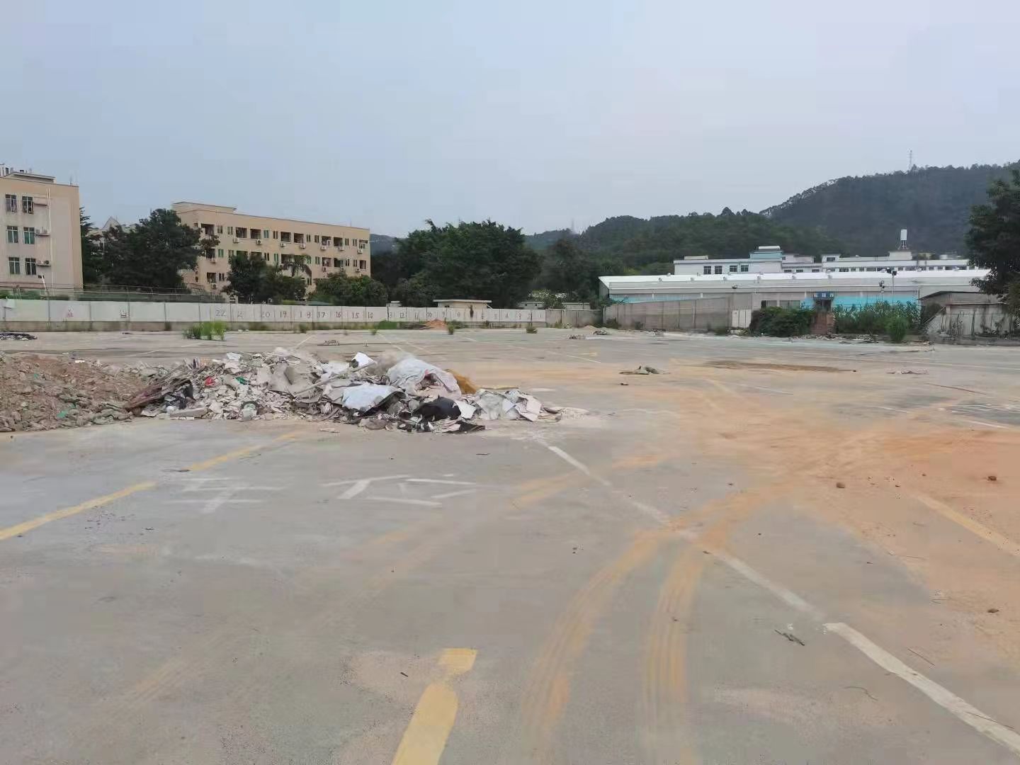 白云区永平街道东平北路大道北新出6000方空地出租，可分割3