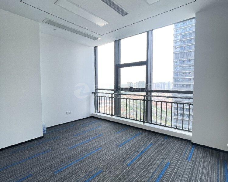 龙华地铁口和平大厦80平起租精装带隔间空调红本写字楼办公室
