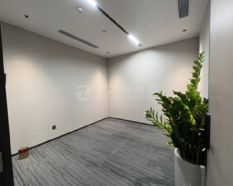 南山华侨城大厦300平5+1格局带家私空调拎包入驻。。