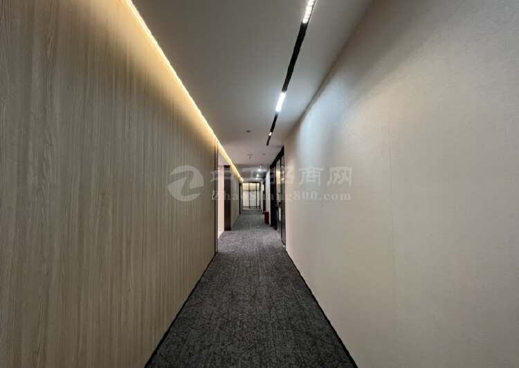 南山华侨城大厦500平5+1格局带家私空调拎包入驻。5
