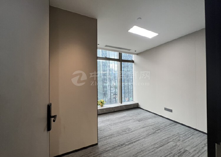 南山华侨城大厦500平5+1格局带家私空调拎包入驻。9