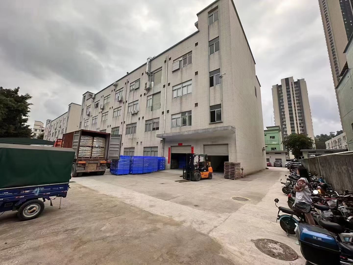 龙华民治一楼厂房1000平出租，层高6米适合物流电商仓库汽修