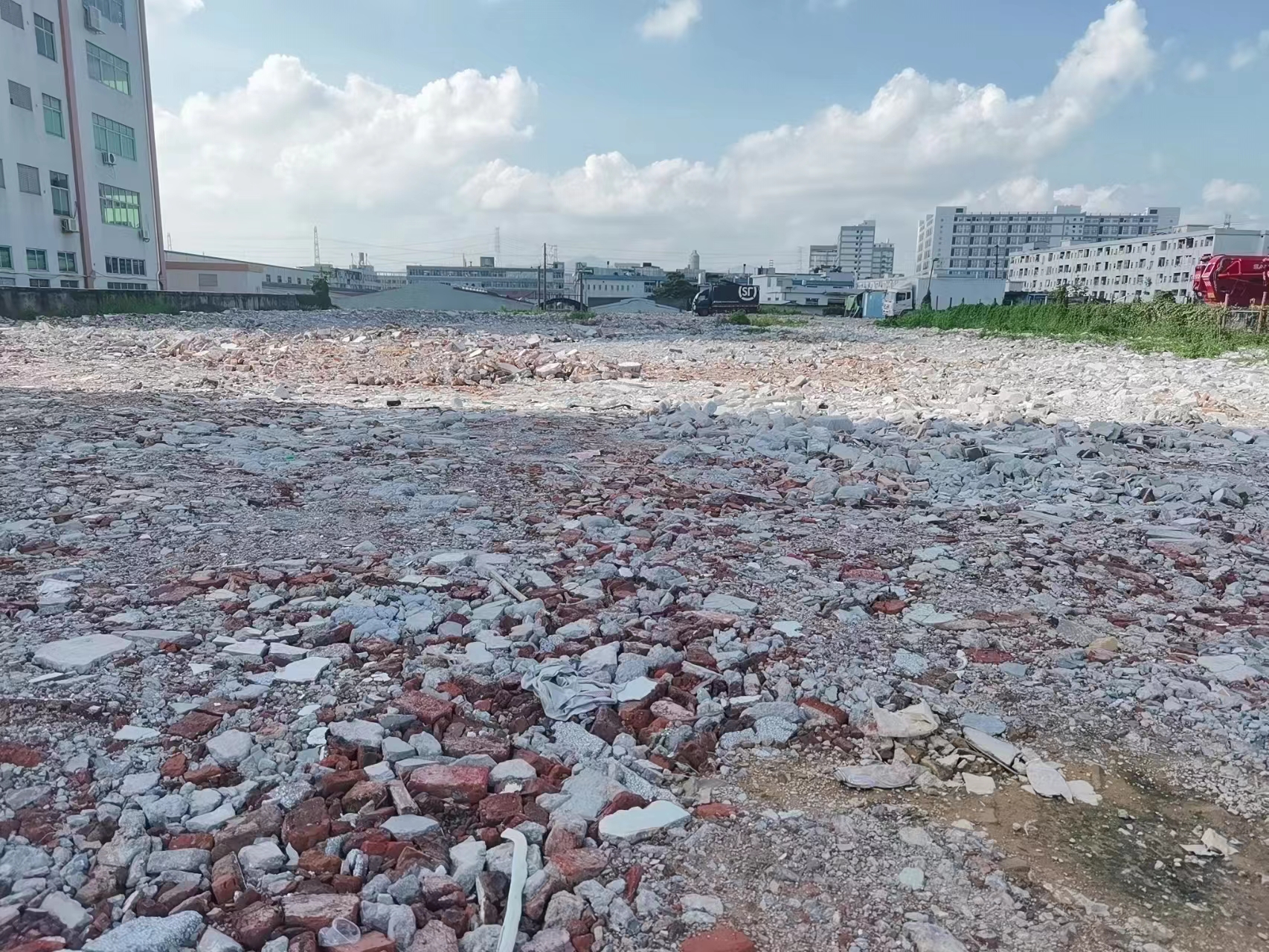 凤岗3000平空地，可做停车，集装箱，建材等1