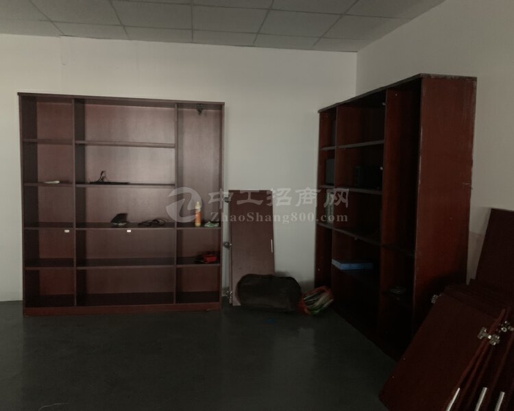 天河新塘沐陂60方办公室闲置出租，配办公家具，可自由隔断！
