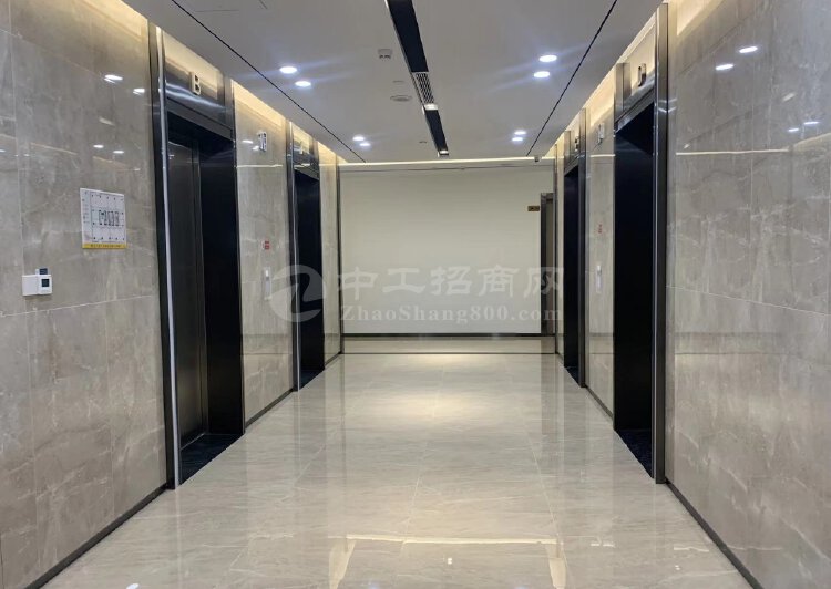 深圳龙岗布吉凉帽山地铁站新出5楼146平户型方正带装修出租2
