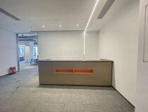 龙华地铁口650平精装办公室7个隔间，全新装修拎包入住