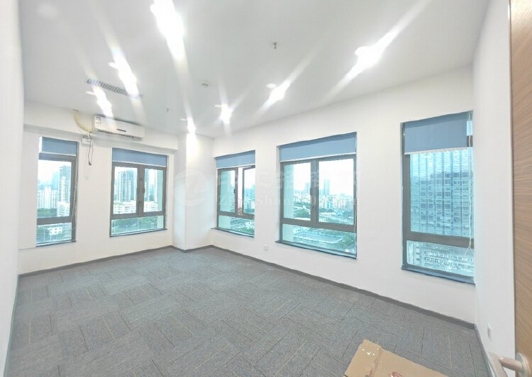 龙华地铁口280平4个隔间精装办公室全新装修拎包入住7