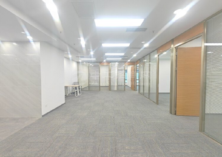 龙华地铁口280平4个隔间精装办公室全新装修拎包入住4